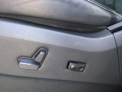 Used 2017 Dodge Grand Caravan SXT image 23