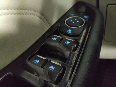 Used 2017 Ford Edge Titanium w/ Equipment Group 301A FWD image 27