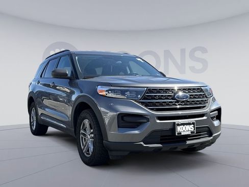 Used 2023 Ford Explorer XLT AWD/4WD image 10