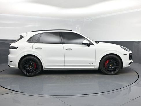 Used 2021 Porsche Cayenne GTS image 2