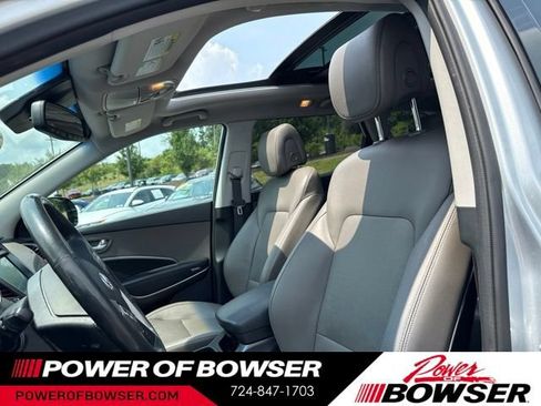 Used 2017 Hyundai Santa Fe AWD image 2
