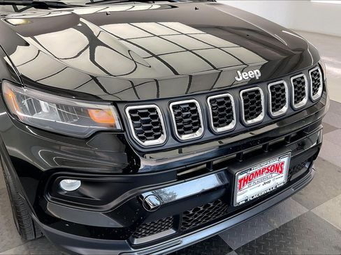 Used 2024 Jeep Compass Latitude AWD/4WD image 30