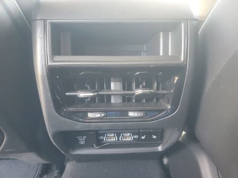 Used 2023 Jeep Grand Cherokee Limited AWD/4WD image 16