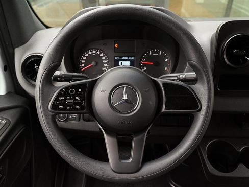 Used 2022 Mercedes-Benz Sprinter 2500 image 21