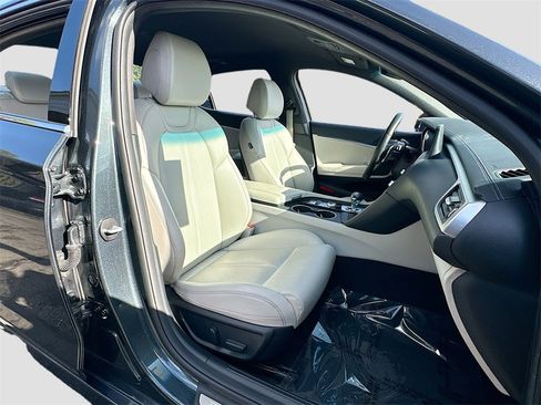 Used 2023 Genesis G70 2.0T image 27