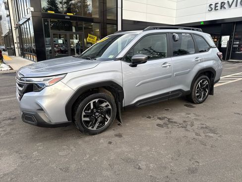 Used 2025 Subaru Forester Limited image 1