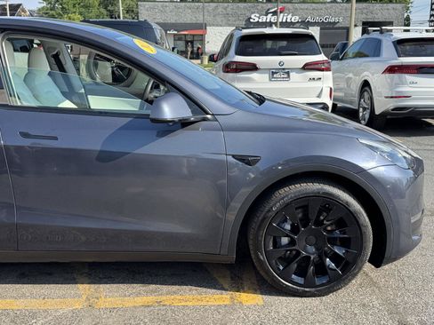 Used 2021 Tesla Model Y Long Range AWD/4WD image 11