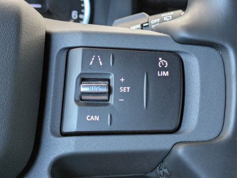 Used 2023 Land Rover Defender 90 X-Dynamic SE AWD/4WD image 26