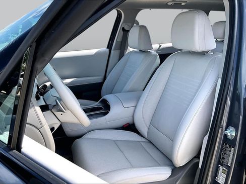 Certified 2026 Hyundai Palisade Limited FWD image 8