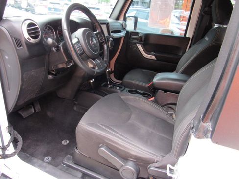 Used 2016 Jeep Wrangler Sahara w/ Connectivity Group AWD/4WD image 11