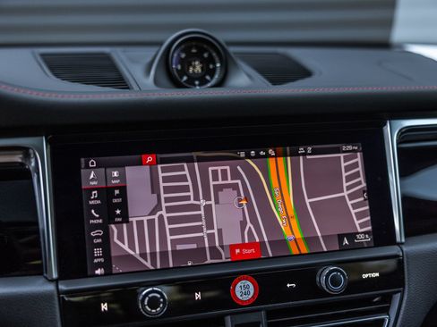 Certified 2026 Porsche Macan AWD/4WD image 23