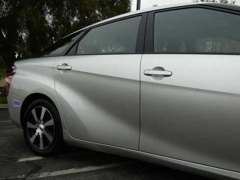 Used 2019 Toyota Mirai image 6