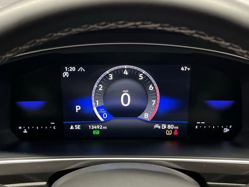 Used 2024 Volkswagen Tiguan SE w/ Panoramic Sunroof Package image 24