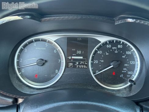 Used 2025 Nissan Versa S w/ Trunk Package FWD image 17