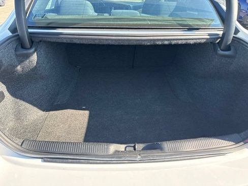 Used 2019 Dodge Charger SXT RWD image 10