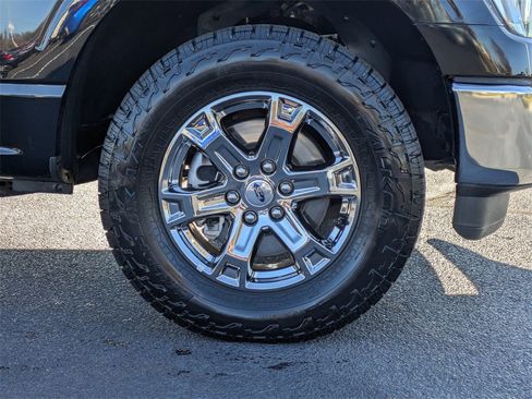 Used 2023 Ford F150 Lariat w/ Trailer Tow Package image 12