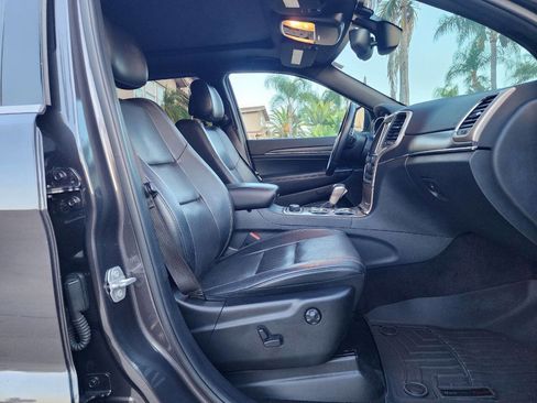 Used 2016 Jeep Grand Cherokee Limited w/ Luxury Group II image 16