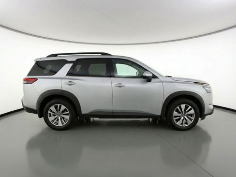 Used 2025 Nissan Pathfinder SV FWD image 11