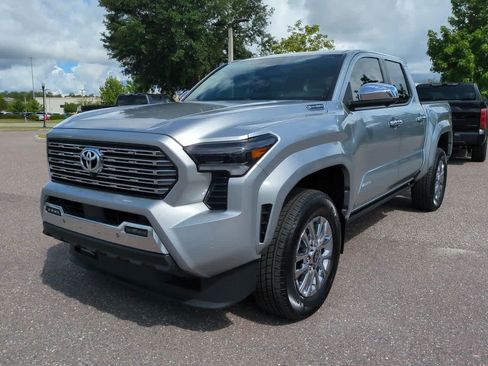 Used 2025 Toyota Tacoma Limited AWD/4WD image 2