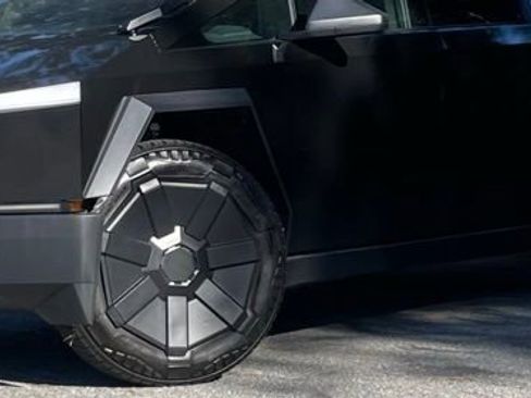 Used 2025 Tesla Cybertruck 2WD Crew Cab image 2