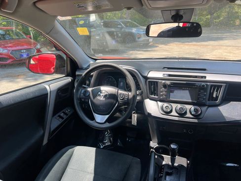 Used 2017 Toyota RAV4 LE AWD/4WD image 34