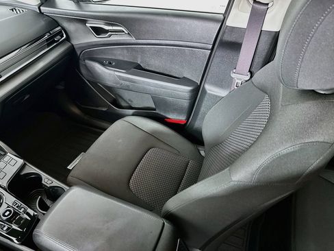 Used 2025 Kia Sportage LX FWD image 22