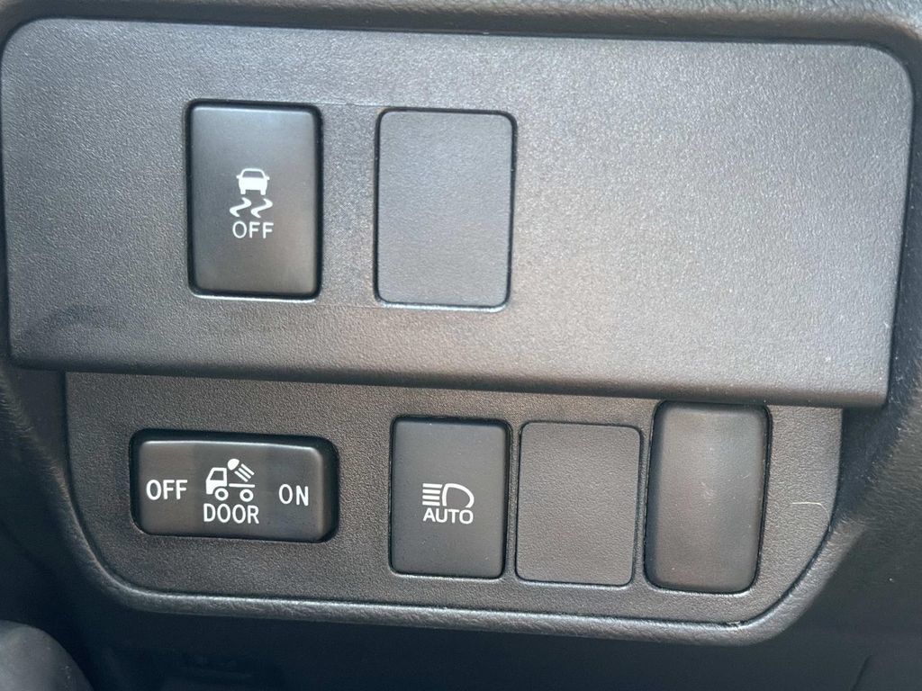 Used 2023 Toyota Tacoma SR5 AWD/4WD image 17
