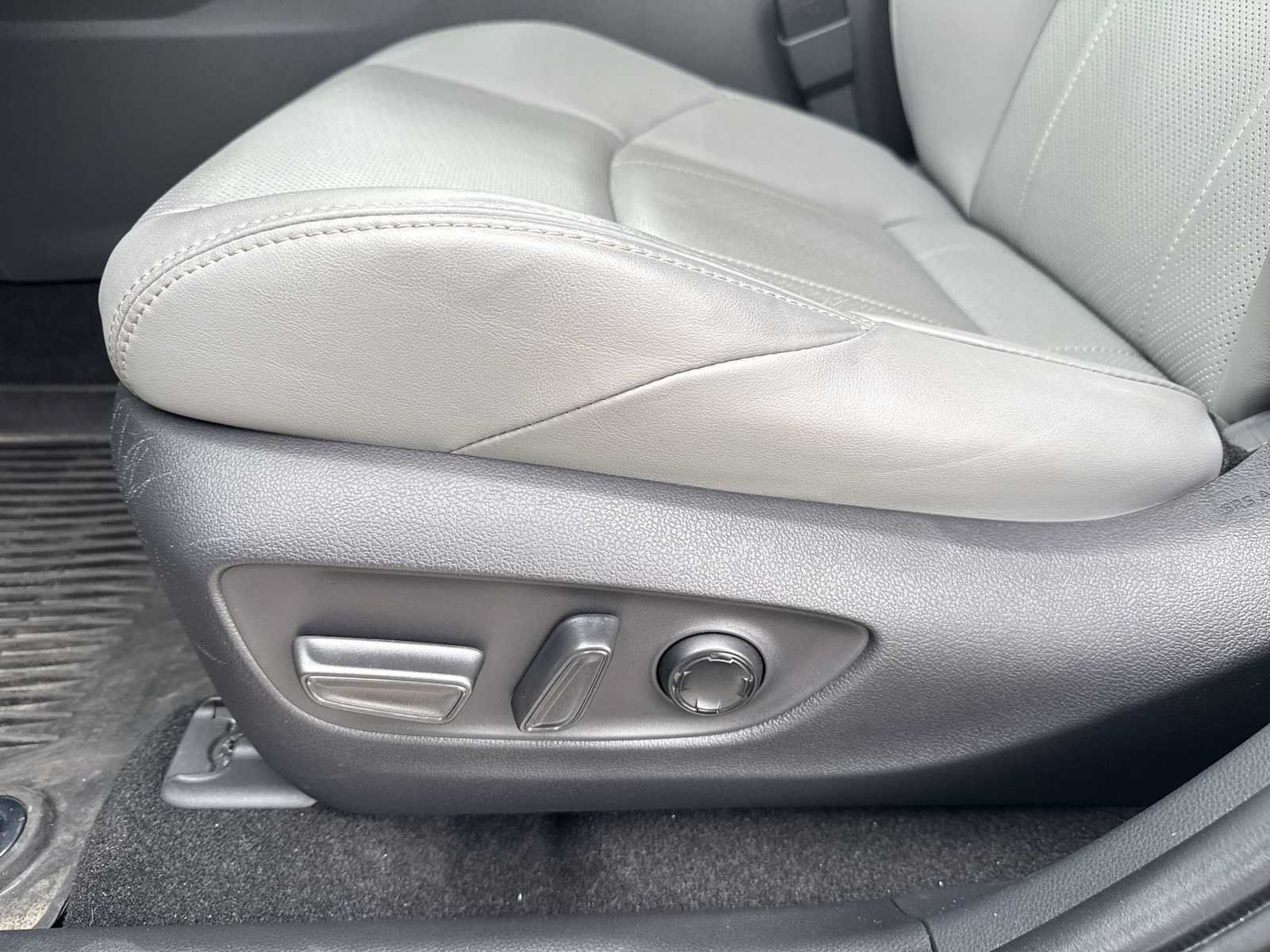 Used 2024 Toyota Venza Limited AWD/4WD image 18