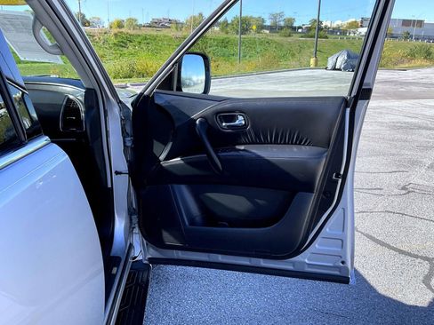 Used 2022 Nissan Armada SV image 16
