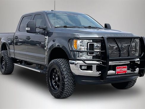 Used 2017 Ford F250 XLT w/ XLT Value Package image 1