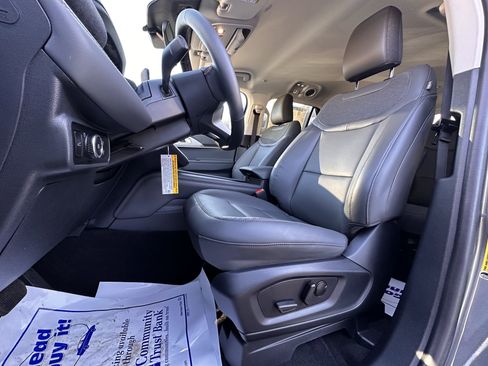 New 2026 Ford Explorer Active w/ Active Comfort Package image 7