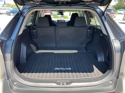 Used 2019 Toyota RAV4 LE w/ All Weather Liner Package AWD/4WD image 33