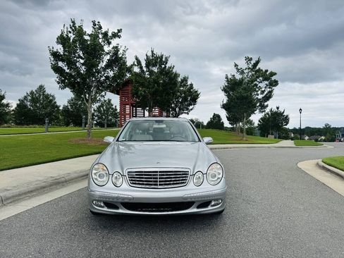 Used 2006 Mercedes-Benz E 350 4MATIC Sedan image 3