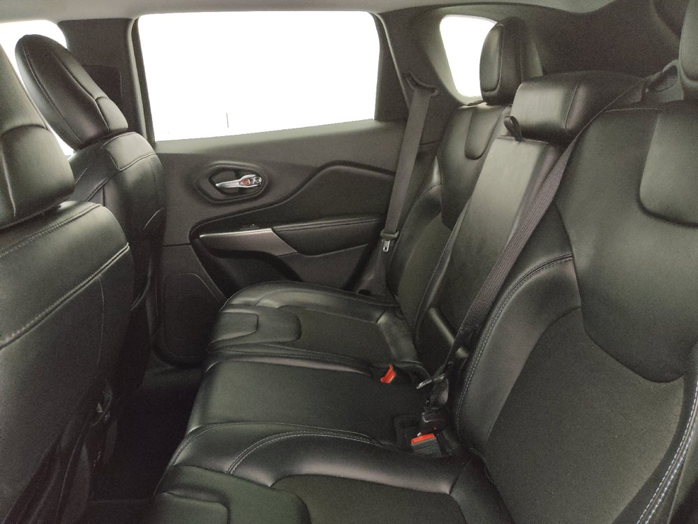 Used 2021 Jeep Cherokee Latitude Plus FWD image 18