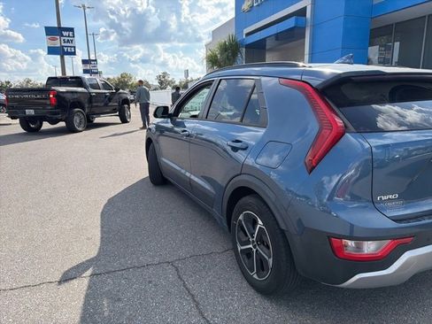 Used 2023 Kia Niro EX image 5