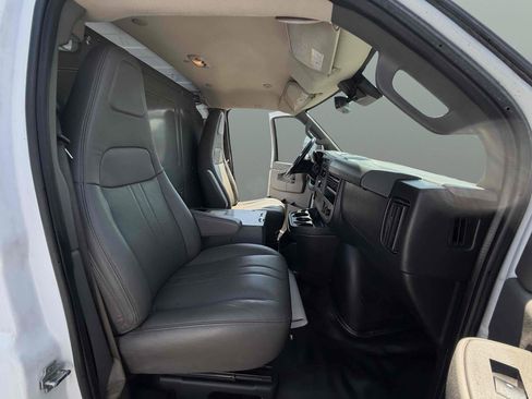 Used 2019 Chevrolet Express 3500 Extended w/ Driver Convenience Package RWD image 12