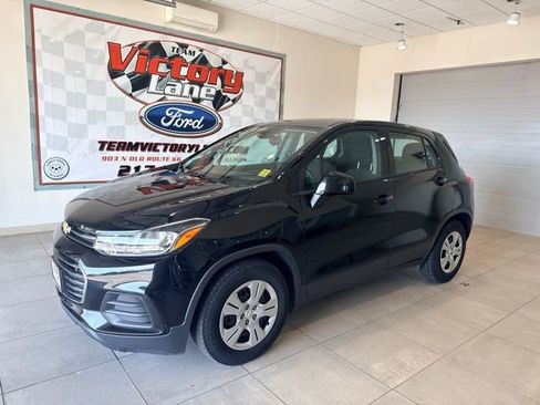 Used 2018 Chevrolet Trax LS FWD image 1