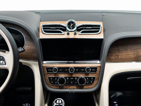 Certified 2024 Bentley Bentayga Extended Wheelbase image 33