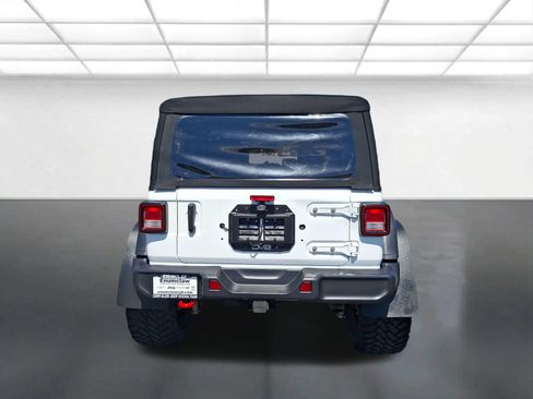 Used 2022 Jeep Wrangler Unlimited Rubicon AWD/4WD image 4