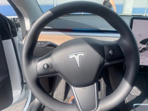 Used 2023 Tesla Model Y Long Range AWD/4WD image 26