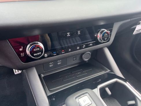 New 2025 Mitsubishi Outlander SEL image 22