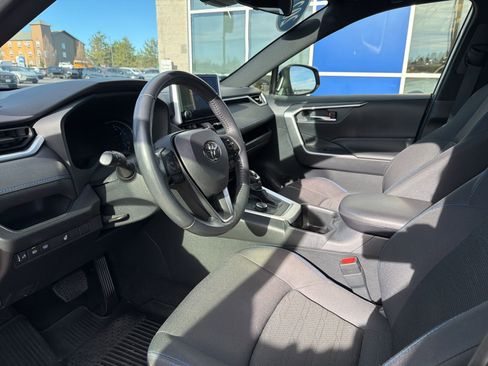 Used 2023 Toyota RAV4 SE w/ SE Grade Weather Package image 17
