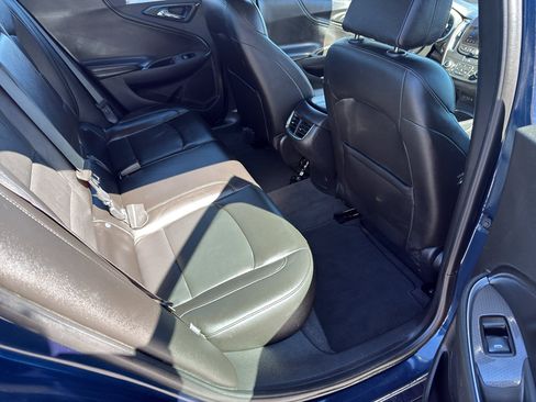Used 2019 Chevrolet Malibu LT w/ Leather Package FWD image 13