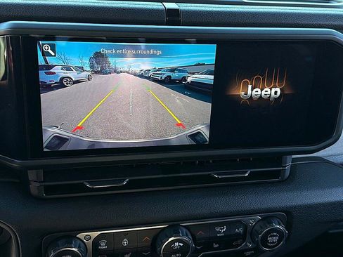 Used 2024 Jeep Gladiator Sport image 16