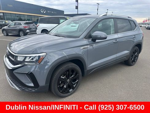 Used 2023 Volkswagen Taos SE w/ Black Wheel Package FWD image 2