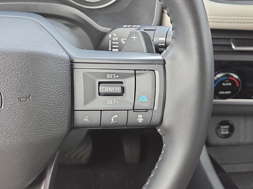 Used 2025 Nissan Rogue SV AWD/4WD image 19