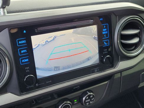 Used 2018 Toyota Tacoma TRD Off-Road image 26