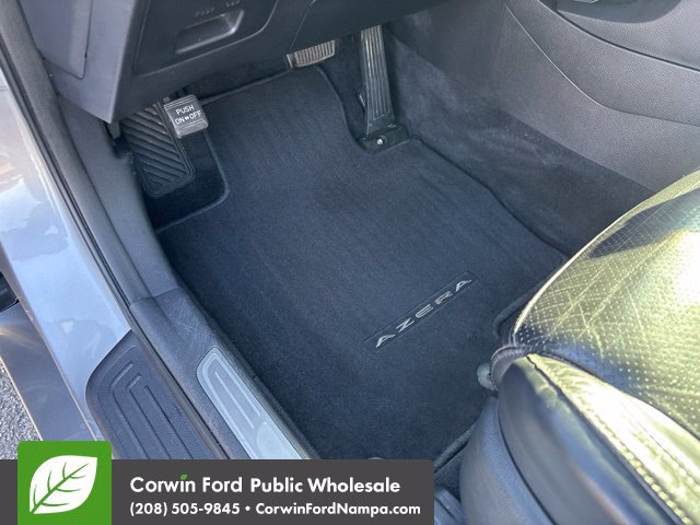 Used 2014 Hyundai Azera Limited w/ Option Group 02 FWD image 25