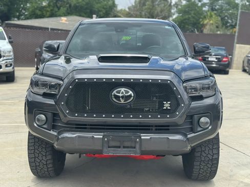 Used 2019 Toyota Tacoma TRD Sport w/ Technology Package AWD/4WD image 2