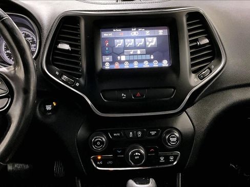 Used 2019 Jeep Cherokee Latitude Plus image 6